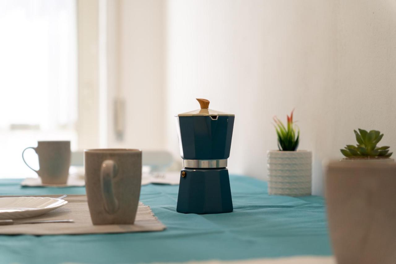テッラチーナCasa Del Sole, In Via Sicilia Vicino Al Mareアパートメント エクステリア 写真