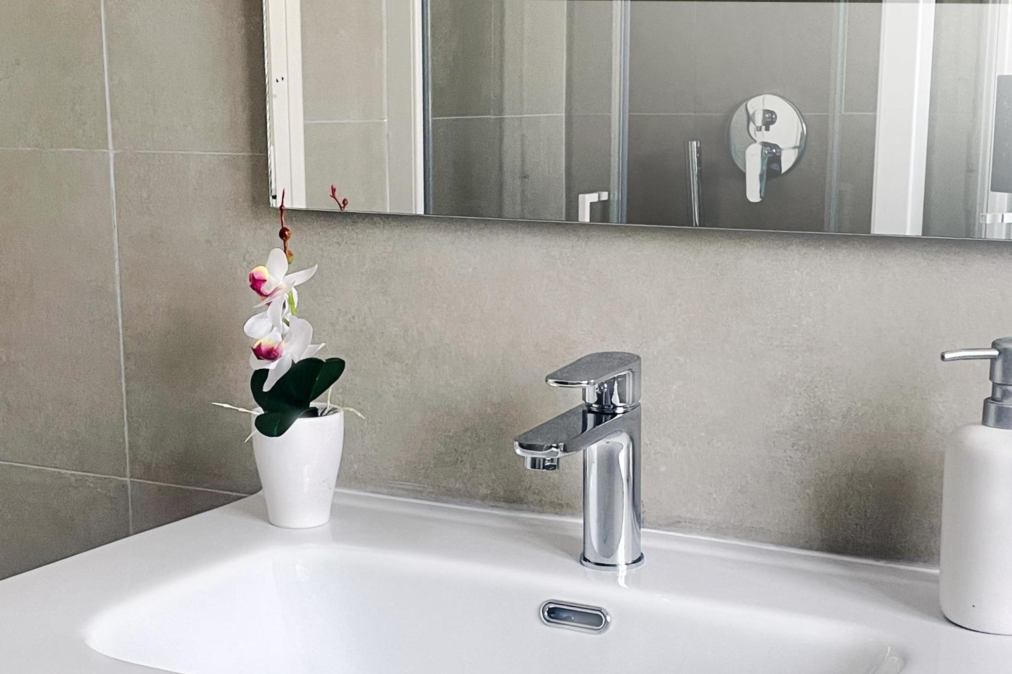 テッラチーナCasa Del Sole, In Via Sicilia Vicino Al Mareアパートメント エクステリア 写真